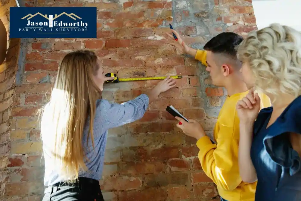 What are the responsibilities of a party wall surveyor Leighton Buzzard?